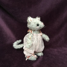 Load image into Gallery viewer, Missy - Hand made collectable mouse
